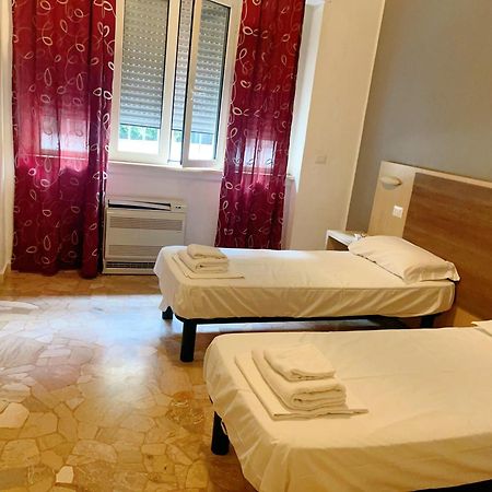 Hotel Bissi Милано Екстериор снимка