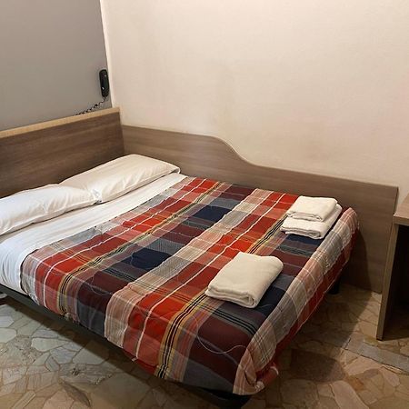 Hotel Bissi Милано Екстериор снимка
