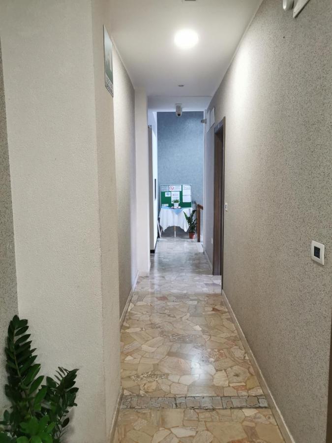 Hotel Bissi Милано Екстериор снимка