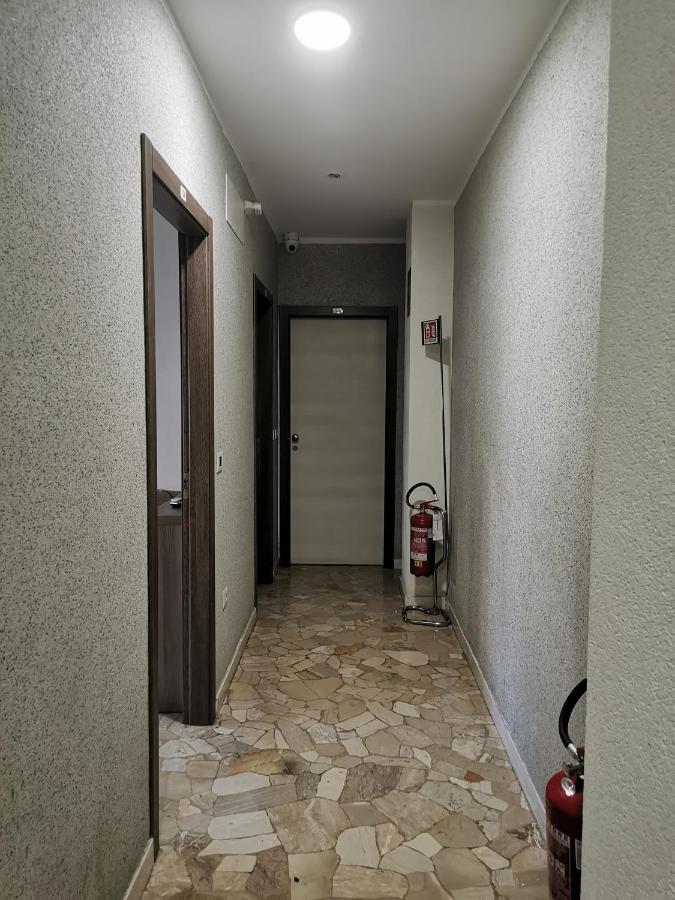 Hotel Bissi Милано Екстериор снимка