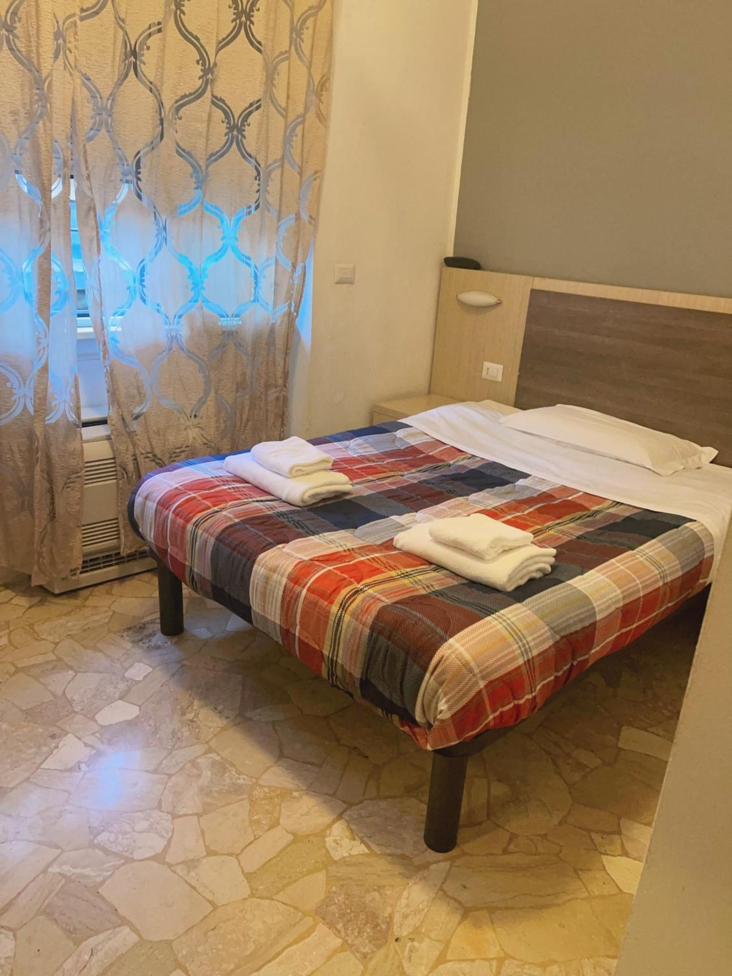 Hotel Bissi Милано Екстериор снимка