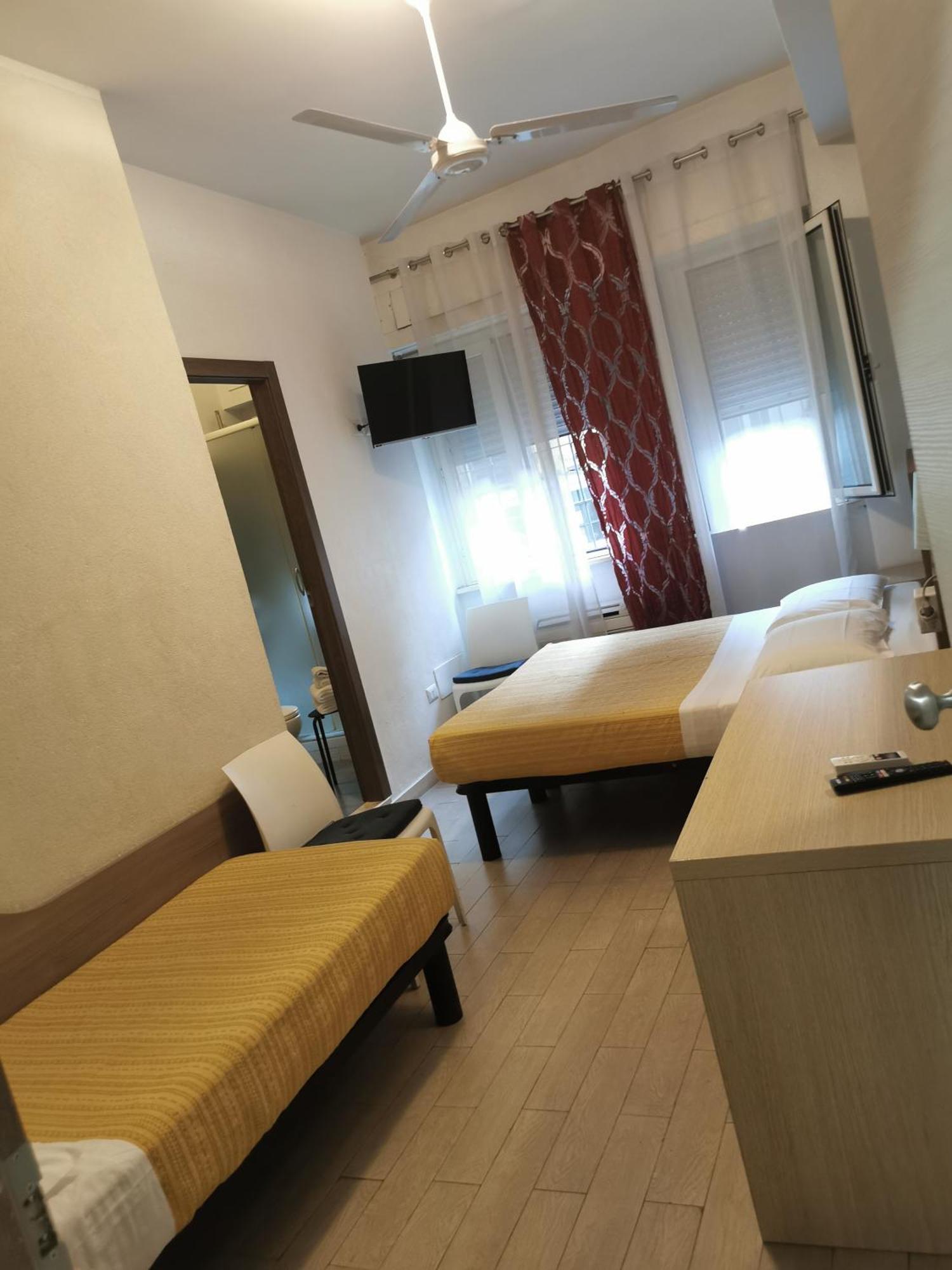 Hotel Bissi Милано Стая снимка