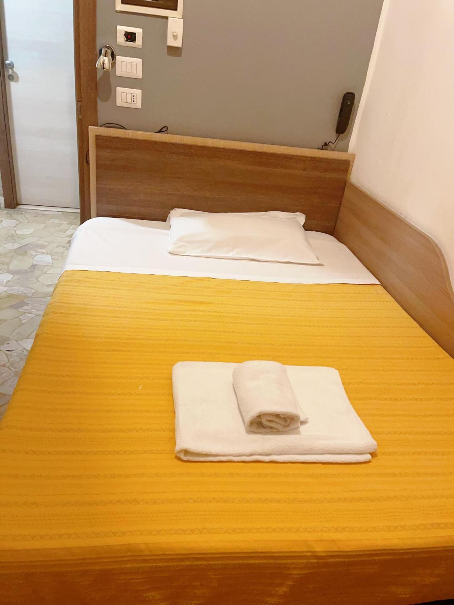Hotel Bissi Милано Екстериор снимка