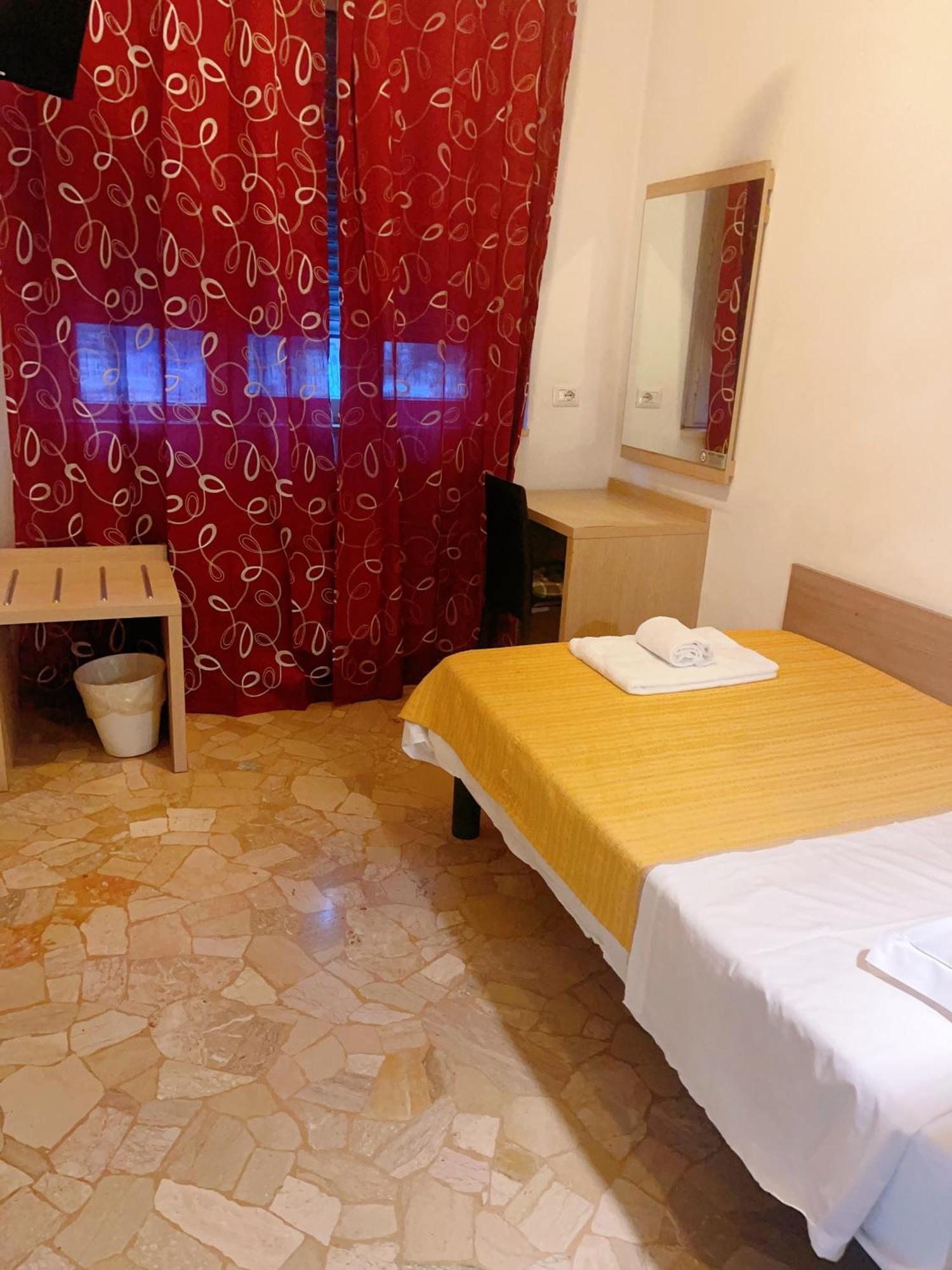 Hotel Bissi Милано Екстериор снимка