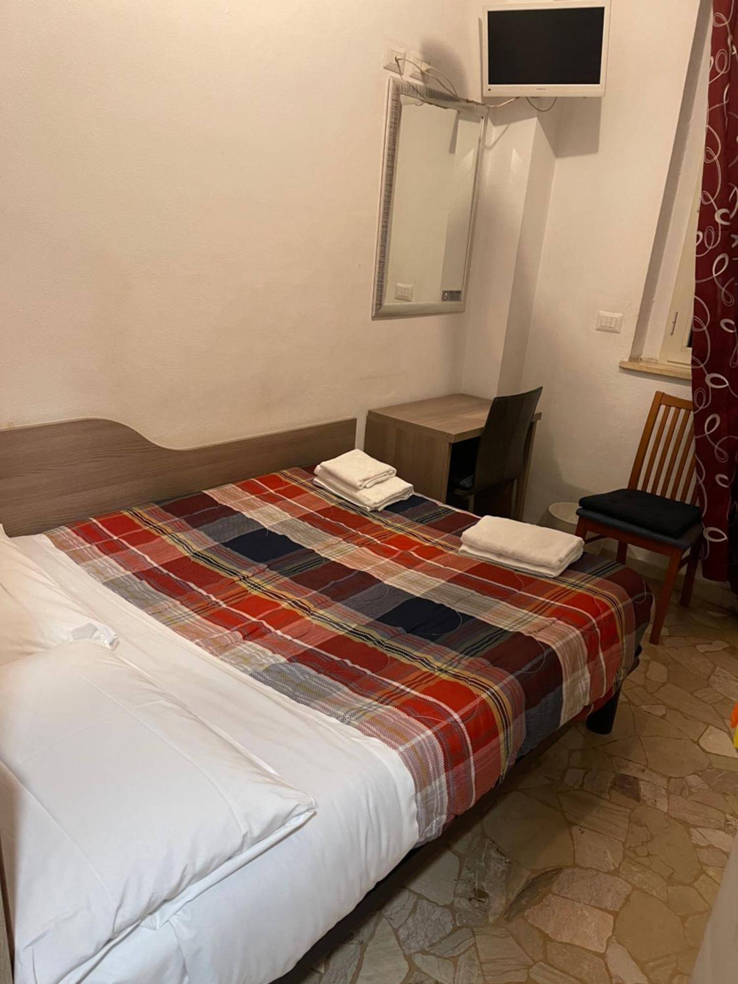 Hotel Bissi Милано Екстериор снимка