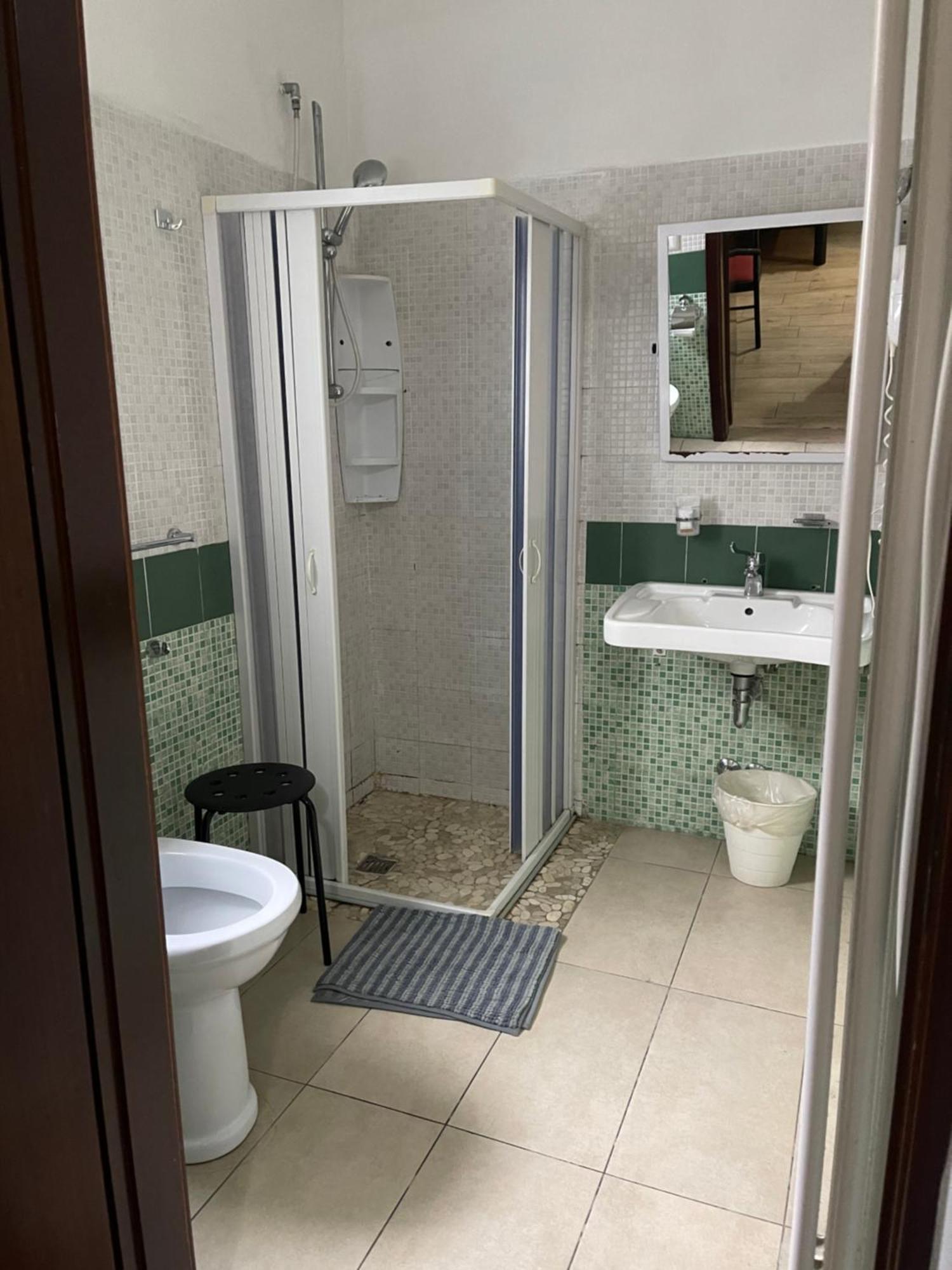 Hotel Bissi Милано Екстериор снимка