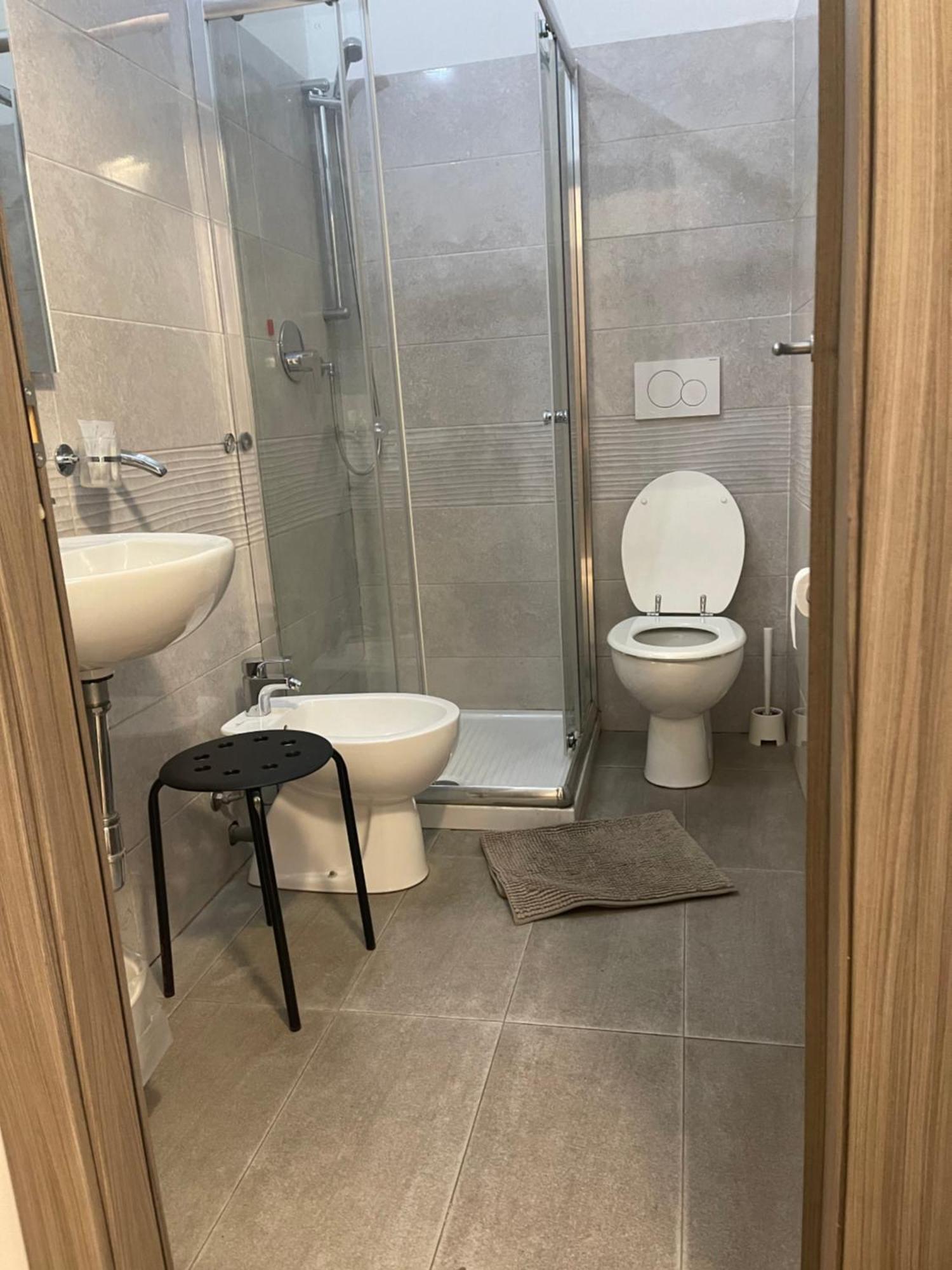Hotel Bissi Милано Екстериор снимка