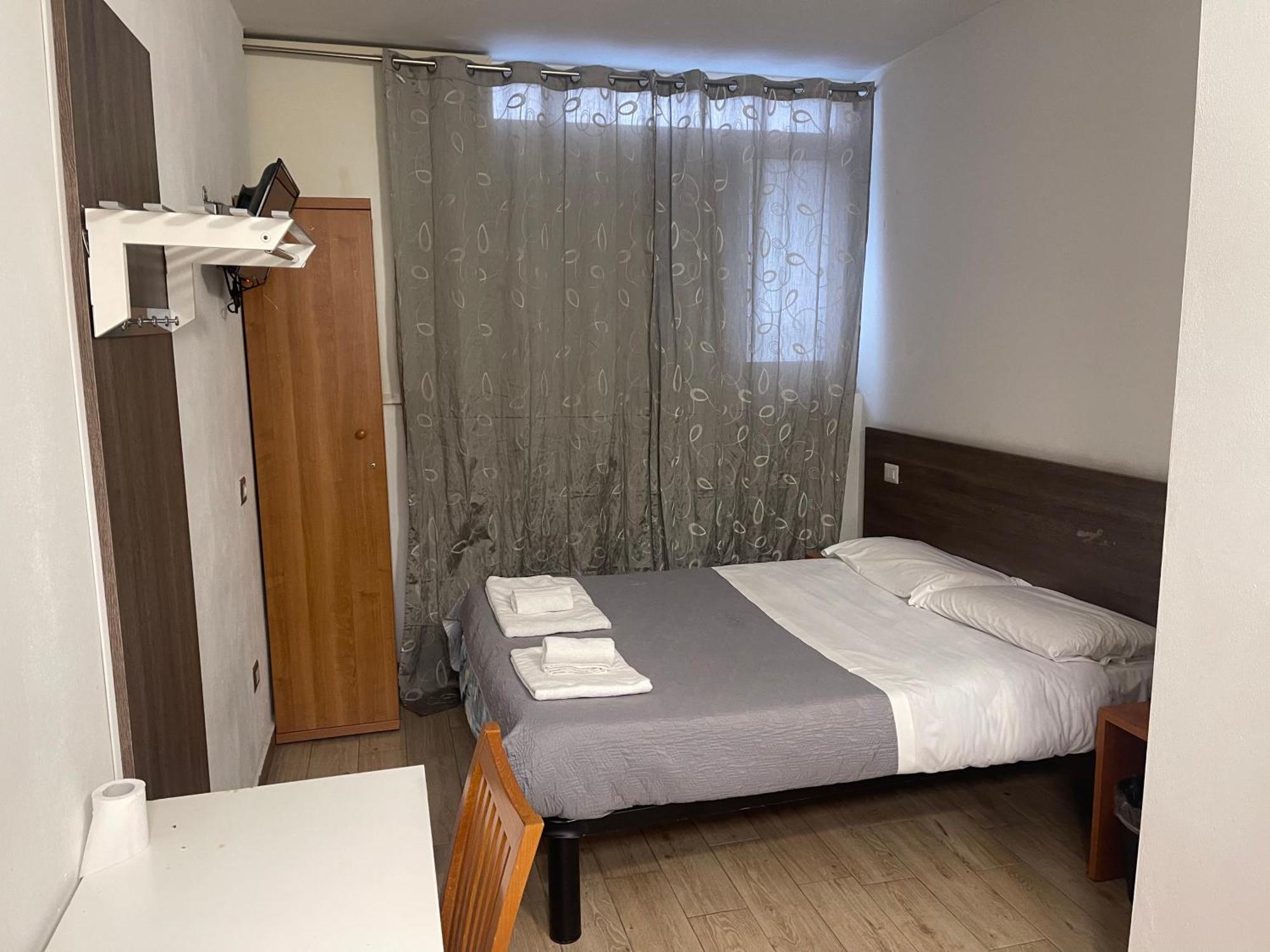 Hotel Bissi Милано Екстериор снимка